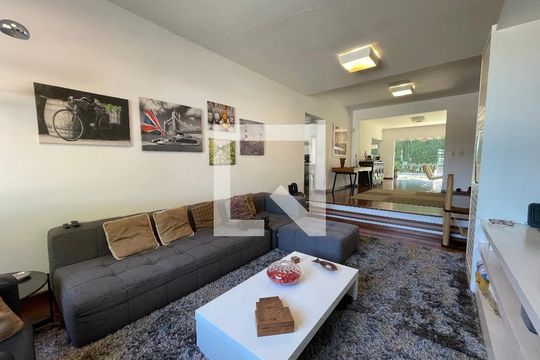 Sala de TV de casa para alugar com 5 quartos, 539m² em Butantã, São Paulo