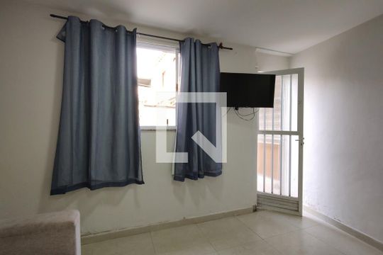 Sala/Quarto de kitnet/studio para alugar com 1 quarto, 30m² em Jacarepaguá, Rio de Janeiro
