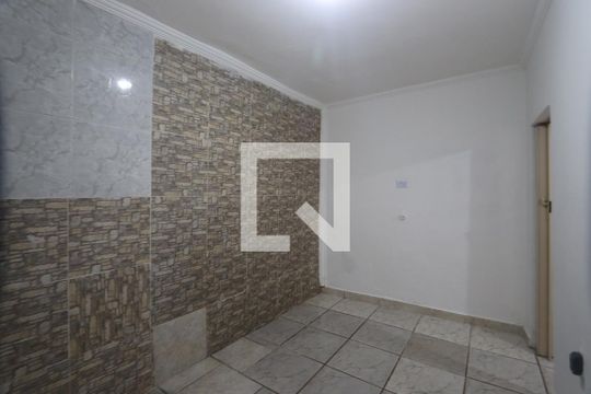 Quarto 2 de casa para alugar com 2 quartos, 120m² em Vila Ema, São Paulo