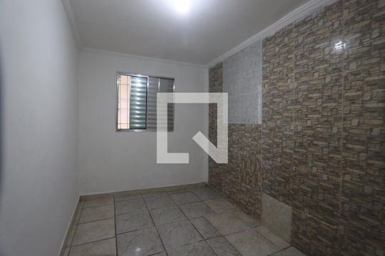 Quarto 2 de casa para alugar com 2 quartos, 120m² em Vila Ema, São Paulo