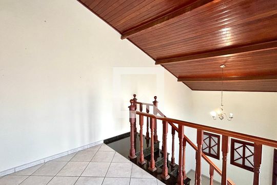 Sala 1 de casa para alugar com 3 quartos, 174m² em Vila Rio de Janeiro, Guarulhos