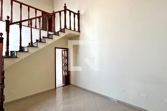 Sala  de casa para alugar com 3 quartos, 174m² em Vila Rio de Janeiro, Guarulhos