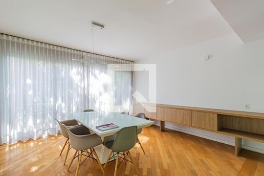 Sala 2 de casa de condomínio para alugar com 6 quartos, 378m² em Campo Belo, São Paulo