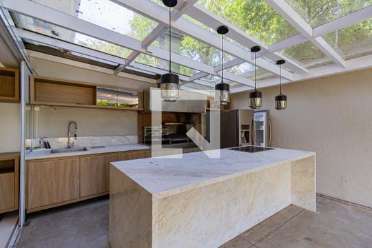 Varanda gourmet de casa de condomínio para alugar com 6 quartos, 378m² em Campo Belo, São Paulo