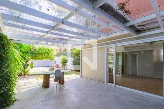 Varanda gourmet de casa de condomínio para alugar com 6 quartos, 378m² em Campo Belo, São Paulo