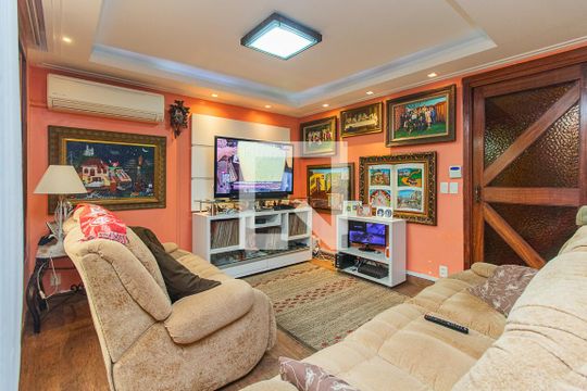 Sala de casa de condomínio à venda com 3 quartos, 180m² em Ipanema, Porto Alegre