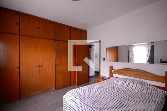 Casa 1 - Quarto 1 (suite)   de casa para alugar com 4 quartos, 385m² em Vila Brasilio Machado, São Paulo
