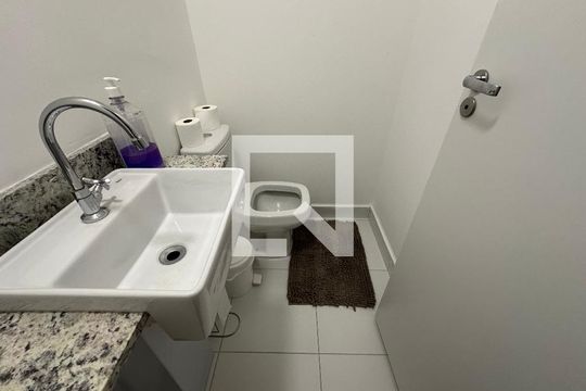 Lavabo de apartamento para alugar com 2 quartos, 69m² em Jardim Esperanca, Barueri