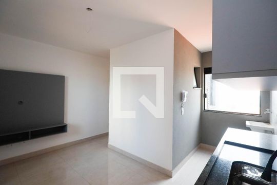 Sala / Cozinha / Área de Serviço de apartamento para alugar com 1 quarto, 28m² em Vila Gustavo, São Paulo