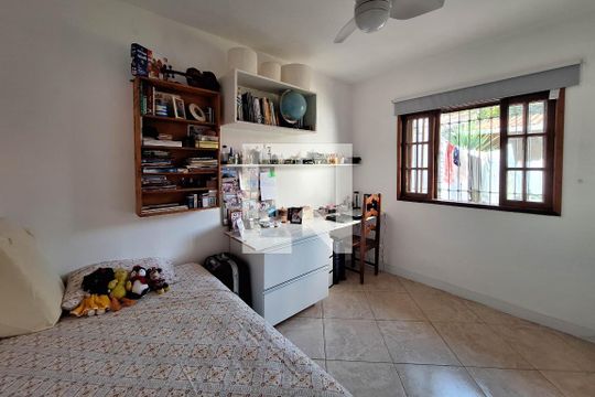 Quarto 2 de casa à venda com 2 quartos, 194m² em Itaipu, Niterói