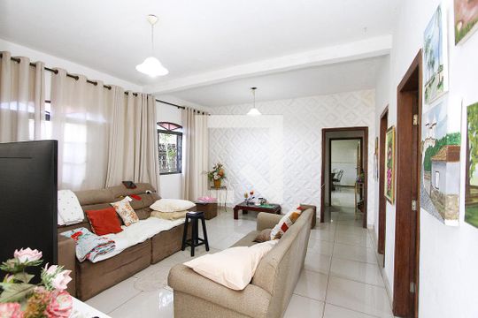 Casa à venda com 4 quartos, 530m² em Vila Ermelinda, Belo Horizonte