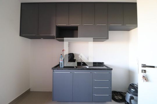 Sala/Cozinha de apartamento para alugar com 1 quarto, 44m² em Granja Marileusa, Uberlândia