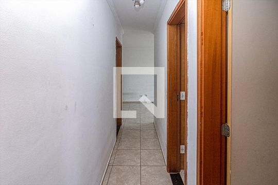 corredor para os cômodos_2 de apartamento para alugar com 2 quartos, 55m² em Jardim Santa Emilia, São Paulo