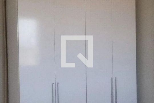 Quarto de apartamento para alugar com 2 quartos, 48m² em Piatã, Salvador