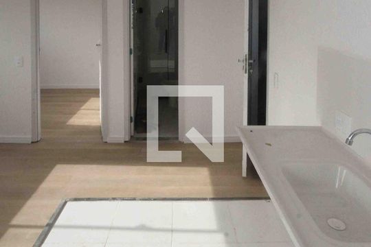 Cozinha de apartamento para alugar com 2 quartos, 32m² em Parque São Lourenço, São Paulo