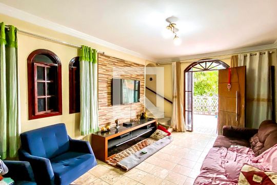 Casa para alugar com 4 quartos, 150m² em Jardim Maringa, São Paulo