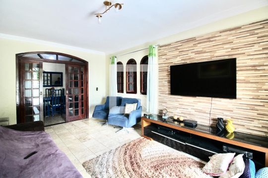 Casa para alugar com 4 quartos, 150m² em Jardim Maringa, São Paulo
