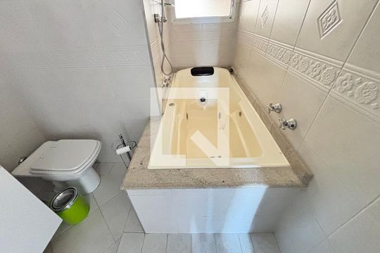 Banheiro de apartamento para alugar com 3 quartos, 118m² em Indianópolis, São Paulo