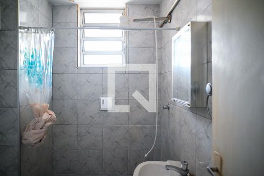 Banheiro de apartamento para alugar com 1 quarto, 48m² em Cambuci, São Paulo