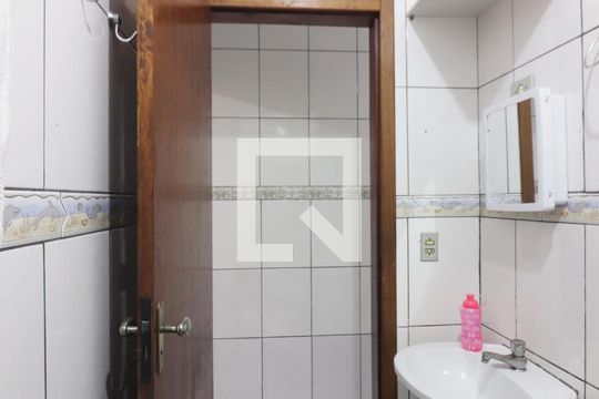 Banheiro Social de casa à venda com 3 quartos, 204m² em Vila Kiko, São Bernardo do Campo