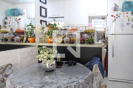 Sala de apartamento para alugar com 3 quartos, 68m² em Jardim Caner, Taboão da Serra
