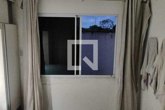 Quarto de apartamento para alugar com 2 quartos, 58m² em Chácara Bela Vista, Goiânia