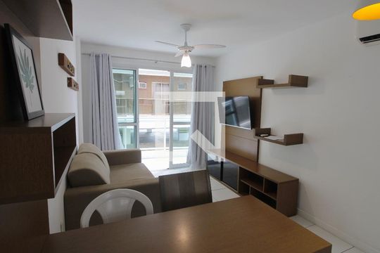 Apartamento para alugar com 1 quarto, 74m² em Algodoal, Cabo Frio