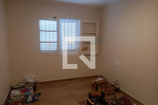 Casa à venda com 4 quartos, 350m² em Jardim Santa Helena, São Paulo