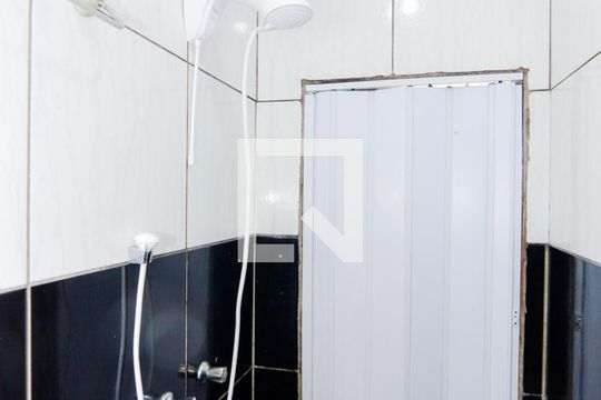 Banheiro de kitnet/studio para alugar com 1 quarto, 28m² em Vila Maricy, Guarulhos