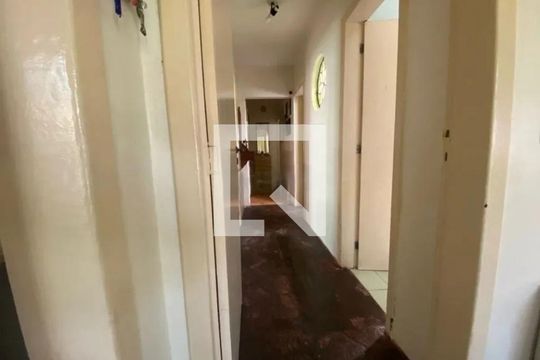 Corredor  de casa à venda com 3 quartos, 249m² em Jardim do Salso, Porto Alegre