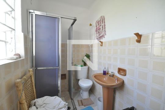 Banheiro de casa à venda com 3 quartos, 200m² em Vila Irmaos Arnoni, São Paulo