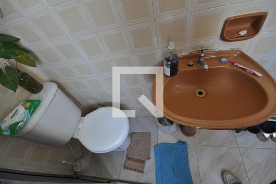 Banheiro de casa à venda com 3 quartos, 200m² em Vila Irmaos Arnoni, São Paulo