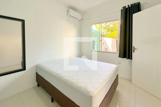 Quarto  de apartamento para alugar com 1 quarto, 33m² em São João do Rio Vermelho, Florianópolis