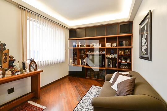 Sala de TV de apartamento à venda com 4 quartos, 238m² em Funcionários, Belo Horizonte