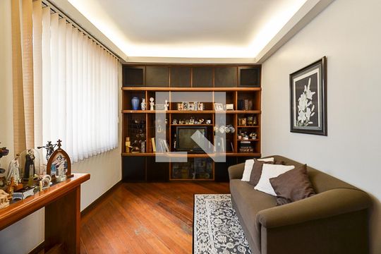 Sala de TV de apartamento à venda com 4 quartos, 238m² em Funcionários, Belo Horizonte