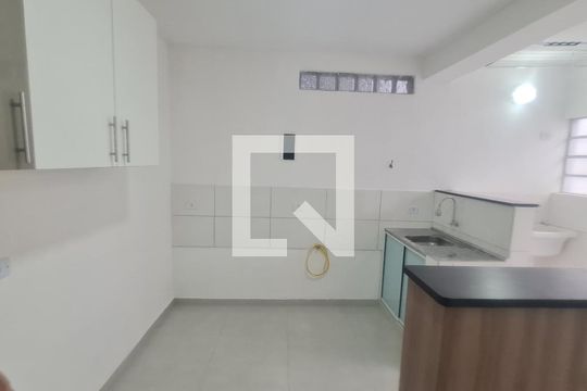 Sala e cozinha  de kitnet/studio para alugar com 1 quarto, 35m² em Jardim Paraiso, Guarulhos