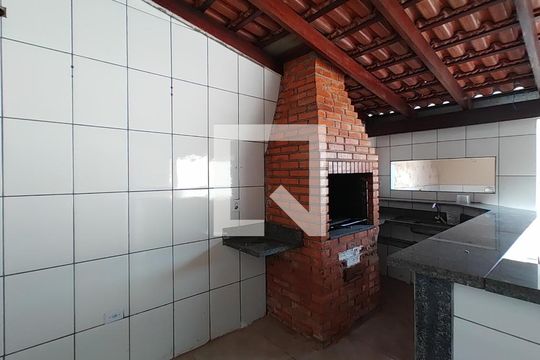 Casa para alugar com 3 quartos, 120m² em Jardim das Palmeiras, Uberlândia