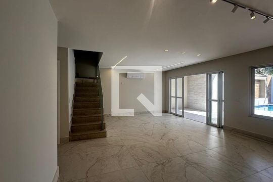 Sala de casa de condomínio à venda com 4 quartos, 273m² em Recreio dos Bandeirantes, Rio de Janeiro