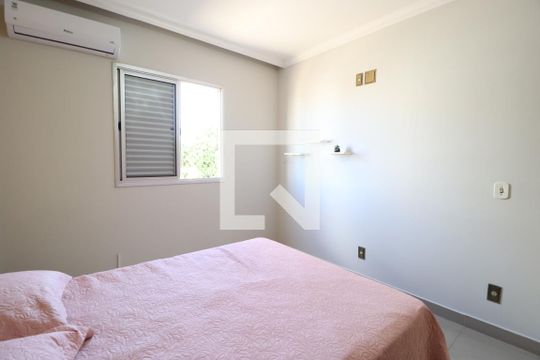 Quarto 1 de apartamento para alugar com 2 quartos, 65m² em Santa Mônica, Uberlândia