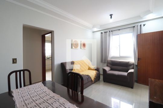 Sala de apartamento para alugar com 2 quartos, 65m² em Santa Mônica, Uberlândia