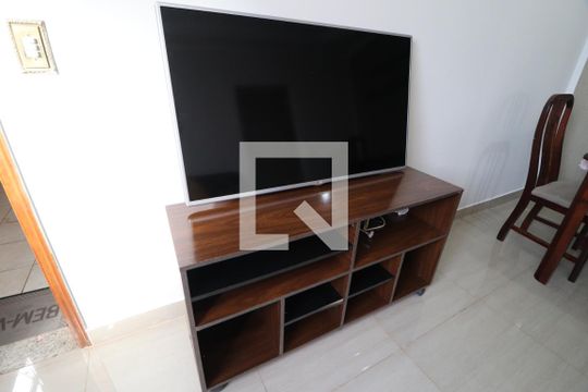 Sala de apartamento para alugar com 2 quartos, 65m² em Santa Mônica, Uberlândia