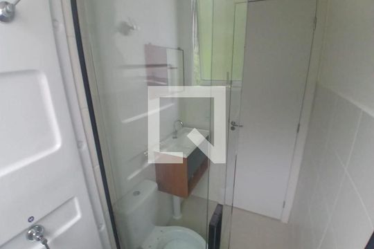 Banheiro de apartamento para alugar com 2 quartos, 45m² em Recreio, Rio de Janeiro