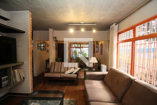 Sala de TV de casa à venda com 4 quartos, 346m² em Real Parque, São Paulo