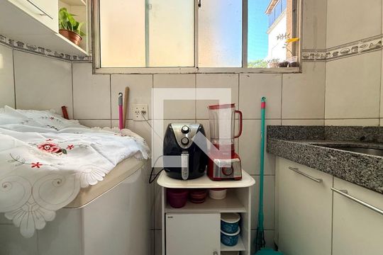Apartamento à venda com 2 quartos, 50m² em Cabral, Contagem
