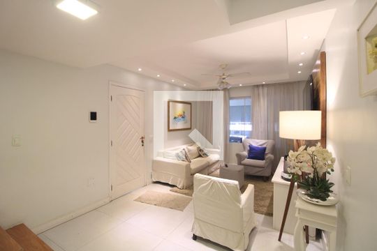 Casa à venda com 3 quartos, 87m² em Jardim das Imbuias, São Paulo