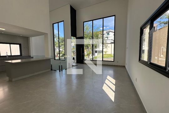 Sala de casa de condomínio à venda com 4 quartos, 304m² em Santana de Parnaíba, Barueri