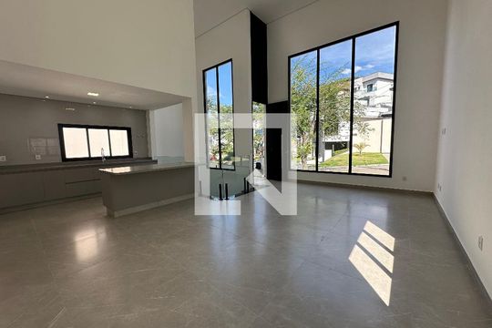 Sala de casa de condomínio à venda com 4 quartos, 304m² em Santana de Parnaíba, Barueri
