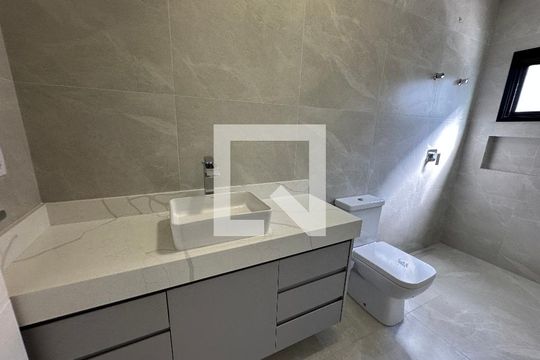 Banheiro da Suíte 1 de casa de condomínio à venda com 4 quartos, 304m² em Santana de Parnaíba, Barueri
