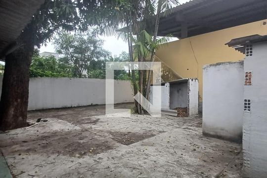 Área externa de casa para alugar com 2 quartos, 250m² em Guaratiba, Rio de Janeiro