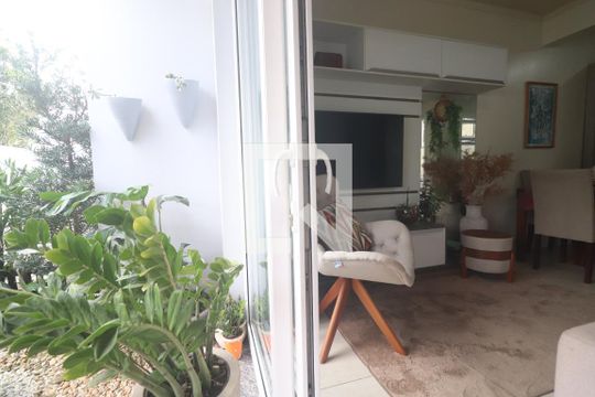 sala de casa de condomínio à venda com 2 quartos, 72m² em São José, Novo Hamburgo